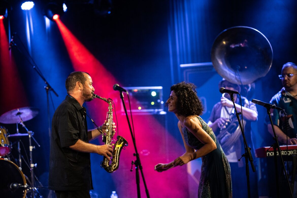 Kolektif Istanbul in der Lagerhalle / Foto: Liudmila Jeremies