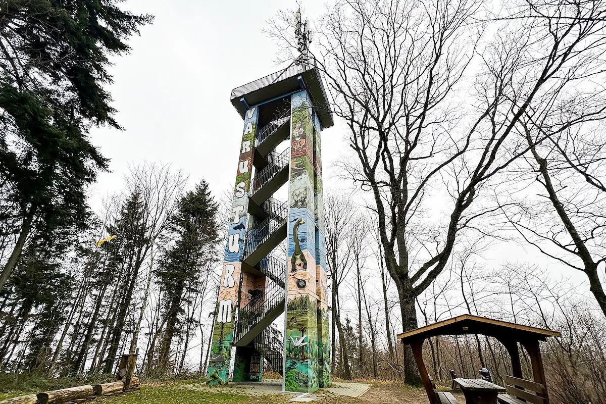 Ohne Bauzäune wieder zugänglich: Der Varusturm auf dem Lammersbrink. Foto: Stadt Georgsmarienhütte/ Niklas Otten