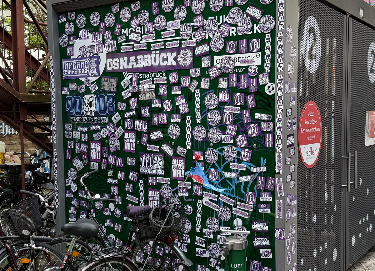 Sticker an der Fahrradbox am Nikolaiort