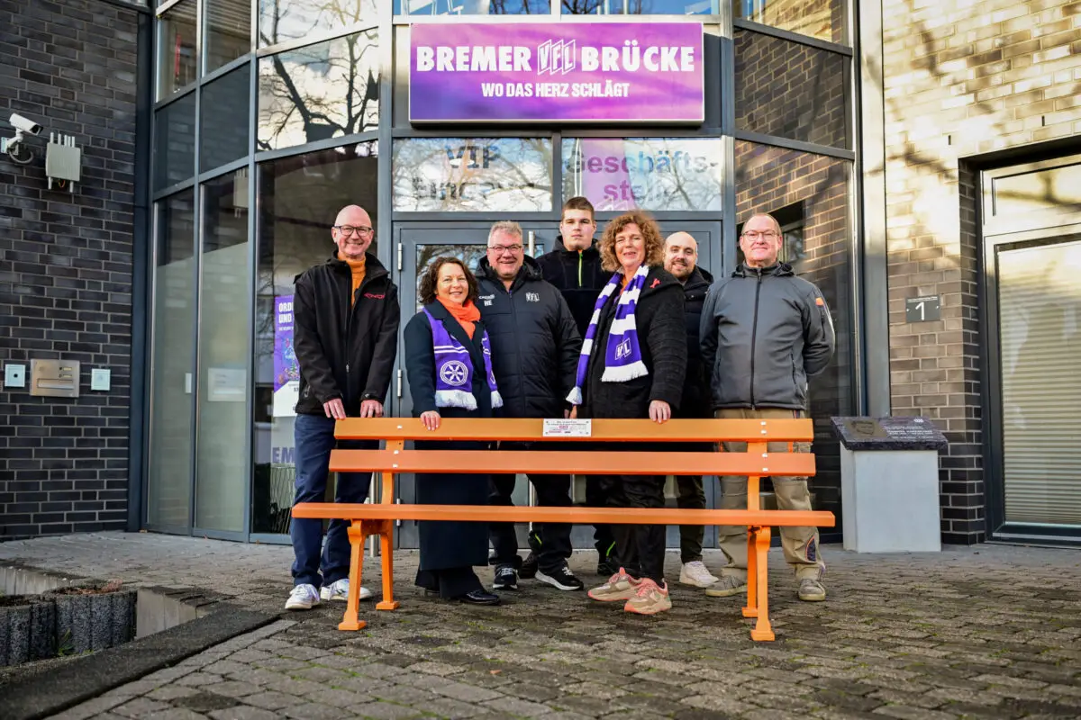 Orange Bank an Bremer Brücke. / Foto: Fabian Frommeyer, VfL Osnabrück