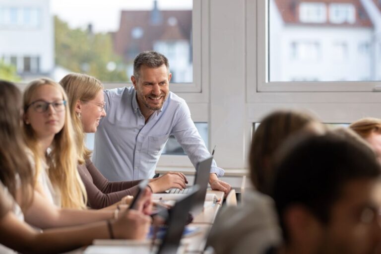 Völkerschule bleibt bei Wirtschaftsschulen. in Innenstadt