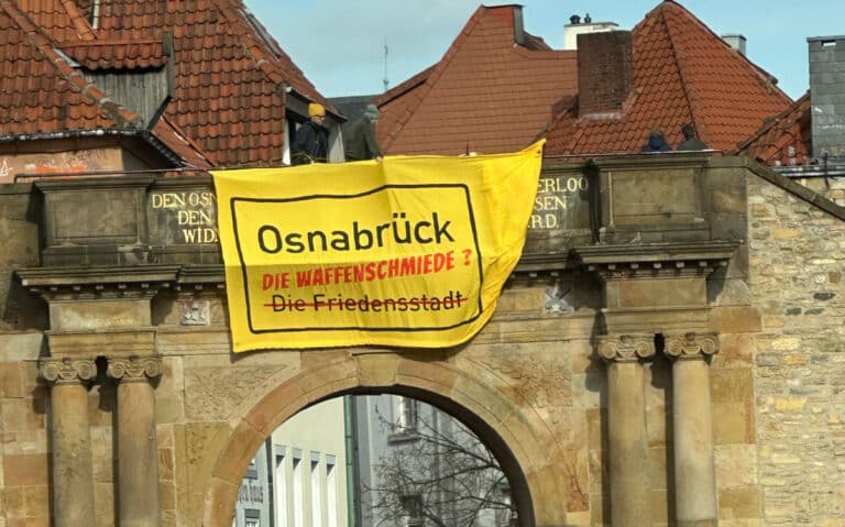 Protestbanner am Heger Tor in Osnabrück (Gesamtstadt)