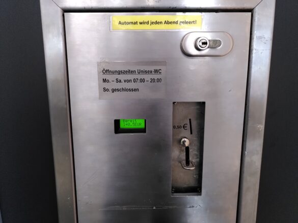 WC_Vitihof_2 Das WC in der Vitihof-Garage ist Montag bis Samstag von 07:00 bis 20:00 geöffnet. Die Benutzung kostet 0,50 Euro.