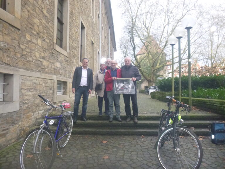 Über die Verkehrswende in Osnabrück sprachen (v.l.n.r.) Stadtbaurat Thimo Weitemeier, Ruth Hammerbacher (Fuß e.V.), Wolfgang Seyfert (Stadtbahn), Wolfgang Driehaus (ADFC) und Johannes Bartelt (Haller Willem). / Foto: Privat