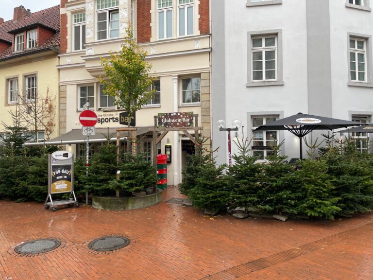 Winterwald vor Joe Enochs Sportsbar. / Foto: Dominik Lapp in Osnabrück-Zentrum
