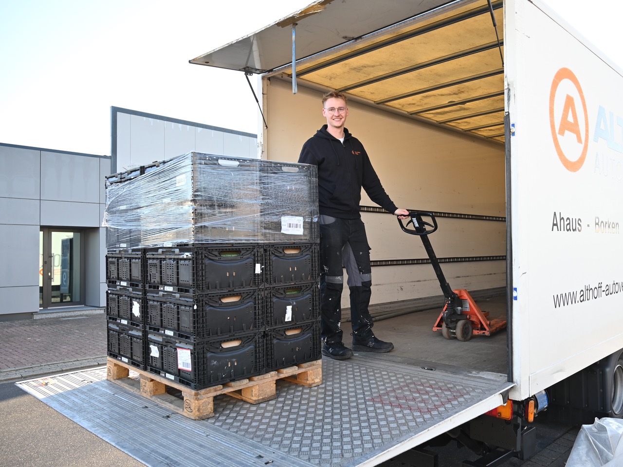 4.500 Tüten mit Backzutaten für die Tafeln