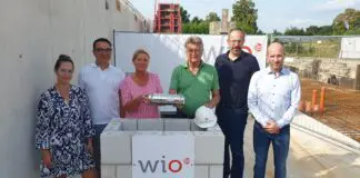 Verantwortliche der WiO am Neubau im Landwehrviertel / Foto: Stadtwerke Osnabrück