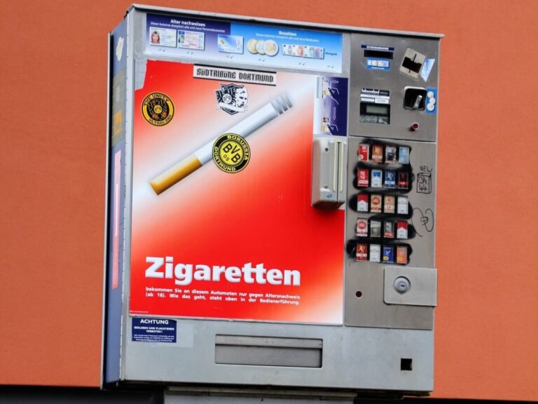 (Symbolbild) Zigarettenautomat in Weststadt