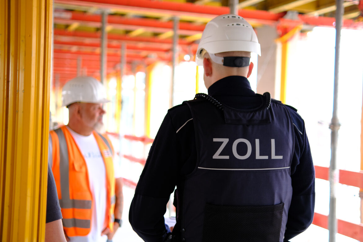 Zoll auf einer Baustelle.