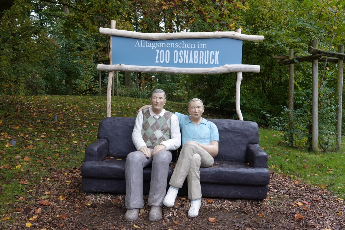 Installation „Männerfreundschaft“ im Zoo. / Foto: Katrin Krusch