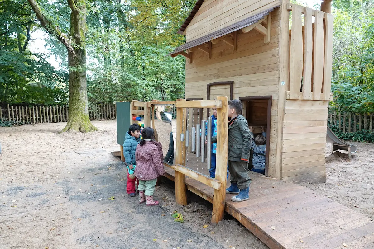 Klangelemente regen die Fantasie an auf dem „Thomas Philipps Familienspielplatz“ im Zoo Osnabrück