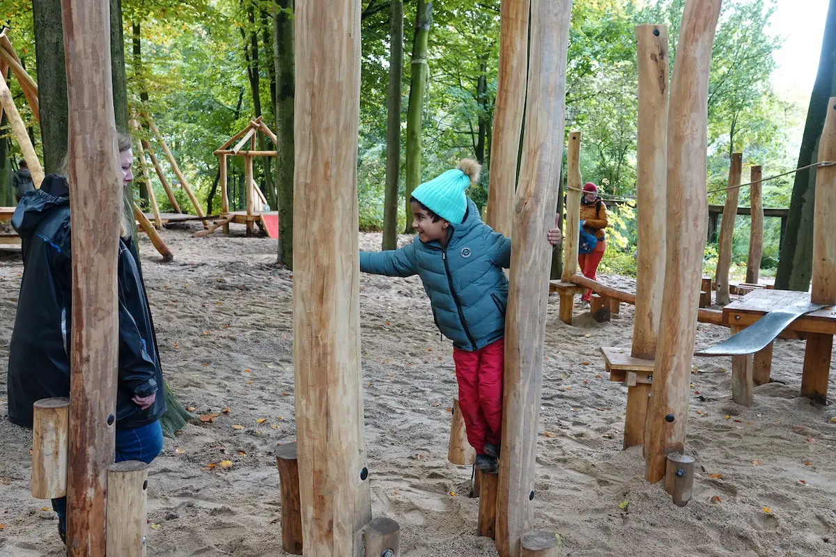 Hier werden beim Klettern und Balancieren alle Sinne gefordert. „Thomas Philipps Familienspielplatz“ im Zoo Osnabrück / Foto: Zoo Osnabrück